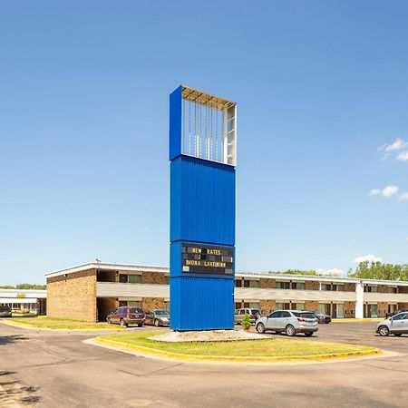 Oyo Hotel Mona Lake Muskegon Exterior photo